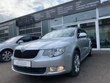 Skoda Superb Combi Ambition*2.HAND*AHK*PDC*SITZHEIZUNG - Skoda Superb aus 2011: Kombi