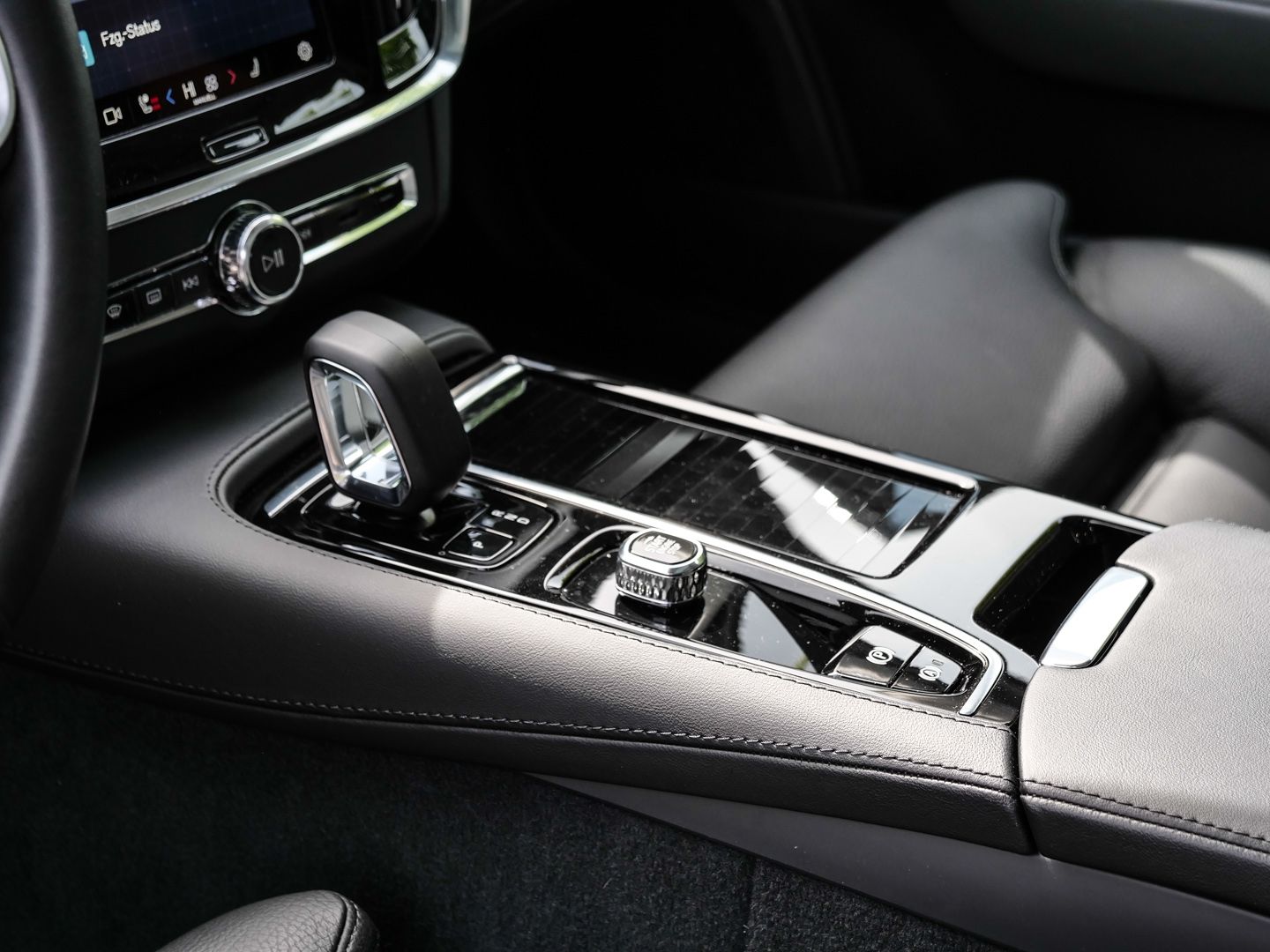 Volvo V90 Kombi Ultra Dark Recharge Plug-In Hybrid AWD foto 17