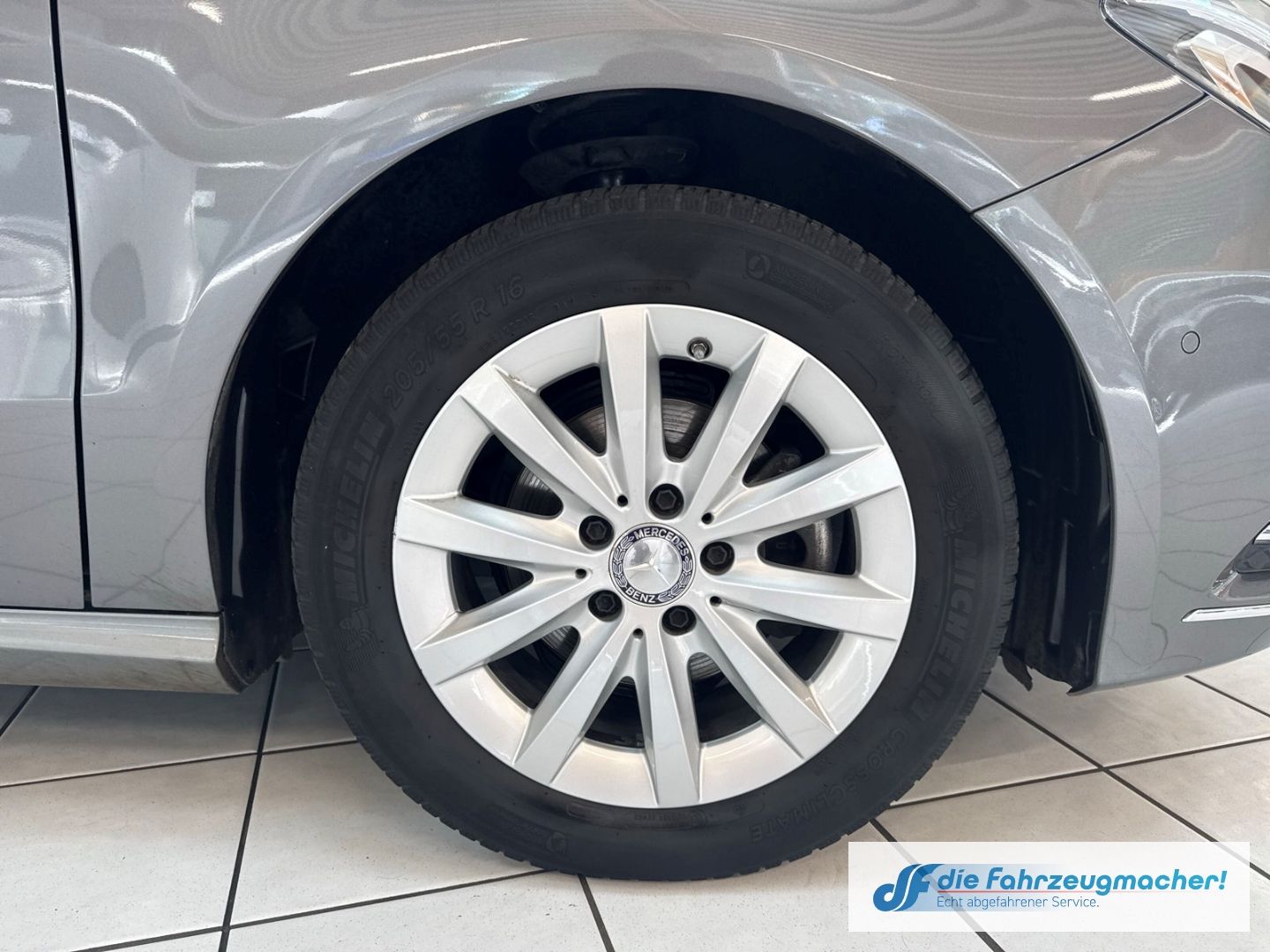 Fahrzeugabbildung Mercedes-Benz B 180 Bi-Xenon SHZ Parklenkass. Rückfahrkam. Not