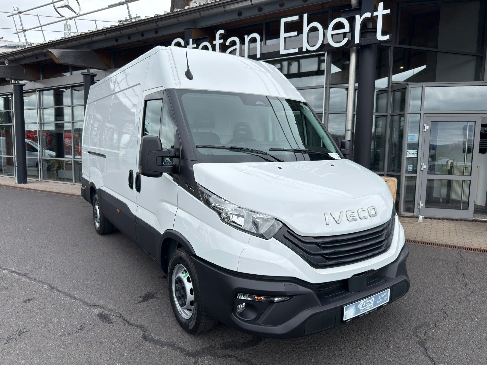 Fahrzeugabbildung Iveco Daily 35S14 V ASC Kastenwagen