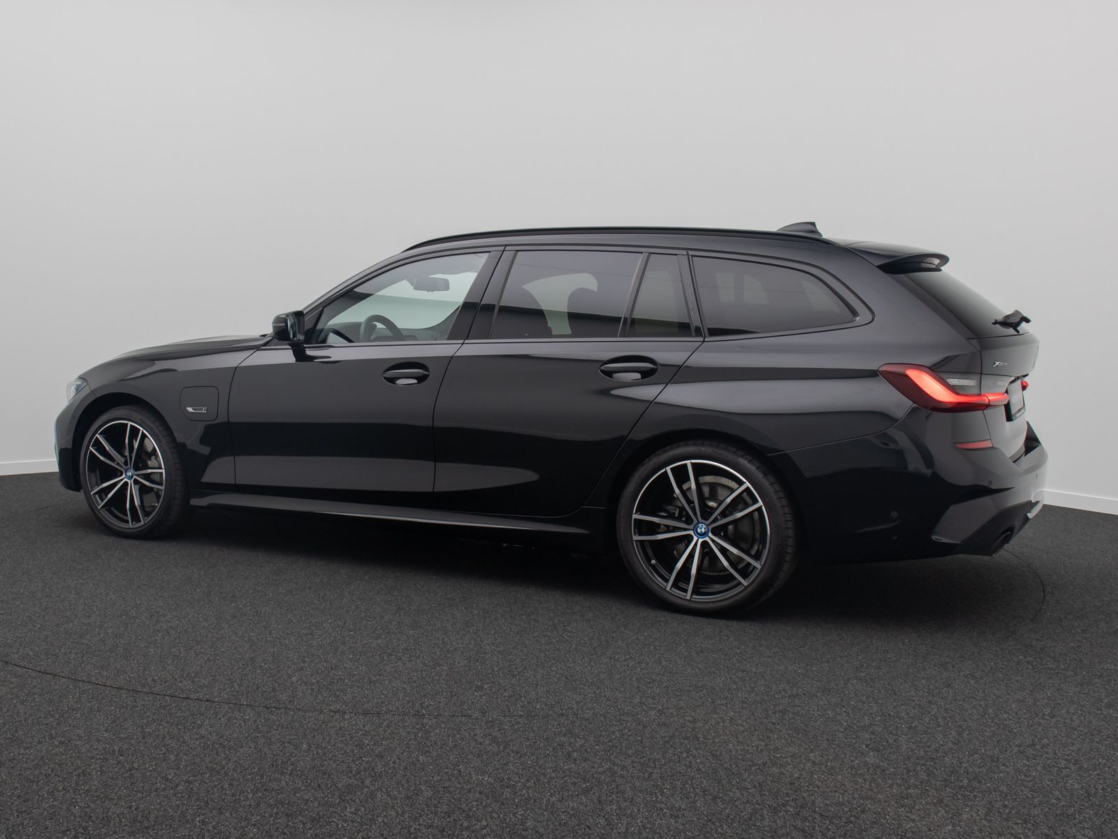 Fahrzeugabbildung BMW 330e xD M Sport DAB Laser 360°Alarm AHK HiFi 19"