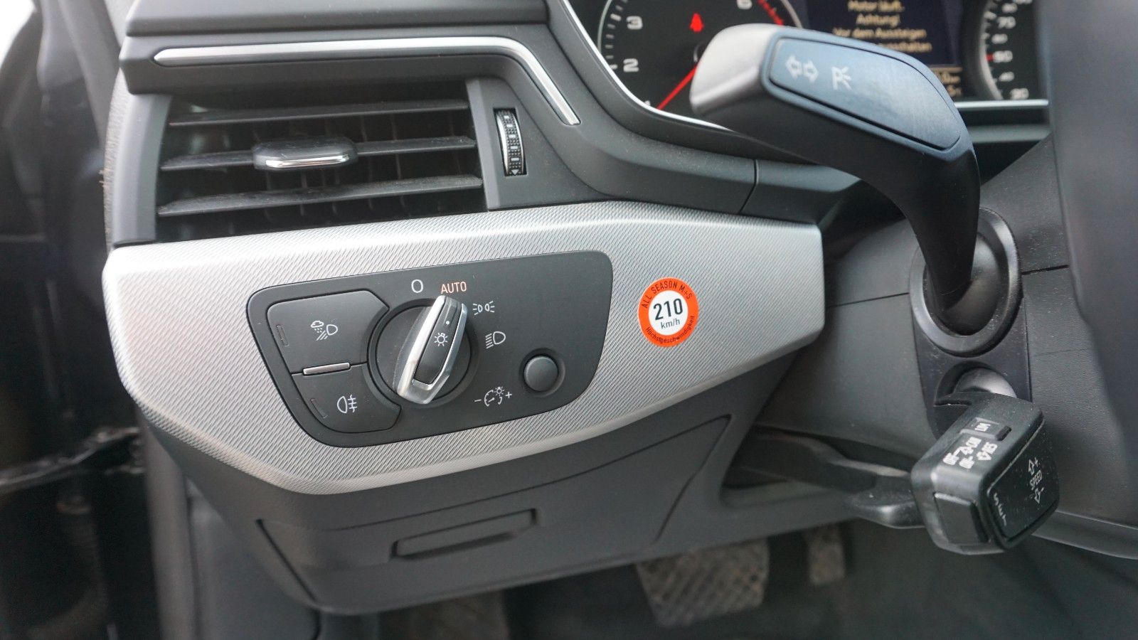 Fahrzeugabbildung Audi A5 Sportback 40 TFSI Sport, Navi, AHK,Kamera,+WR