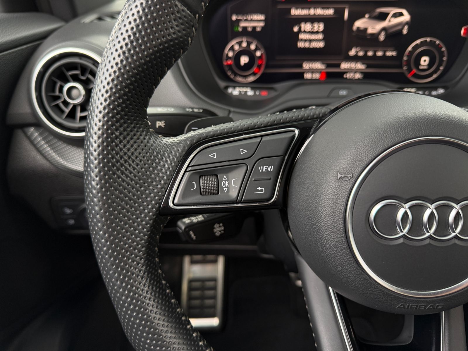 Fahrzeugabbildung Audi Q2 sport S line 35 TFSI KAM LED 19" Virtual