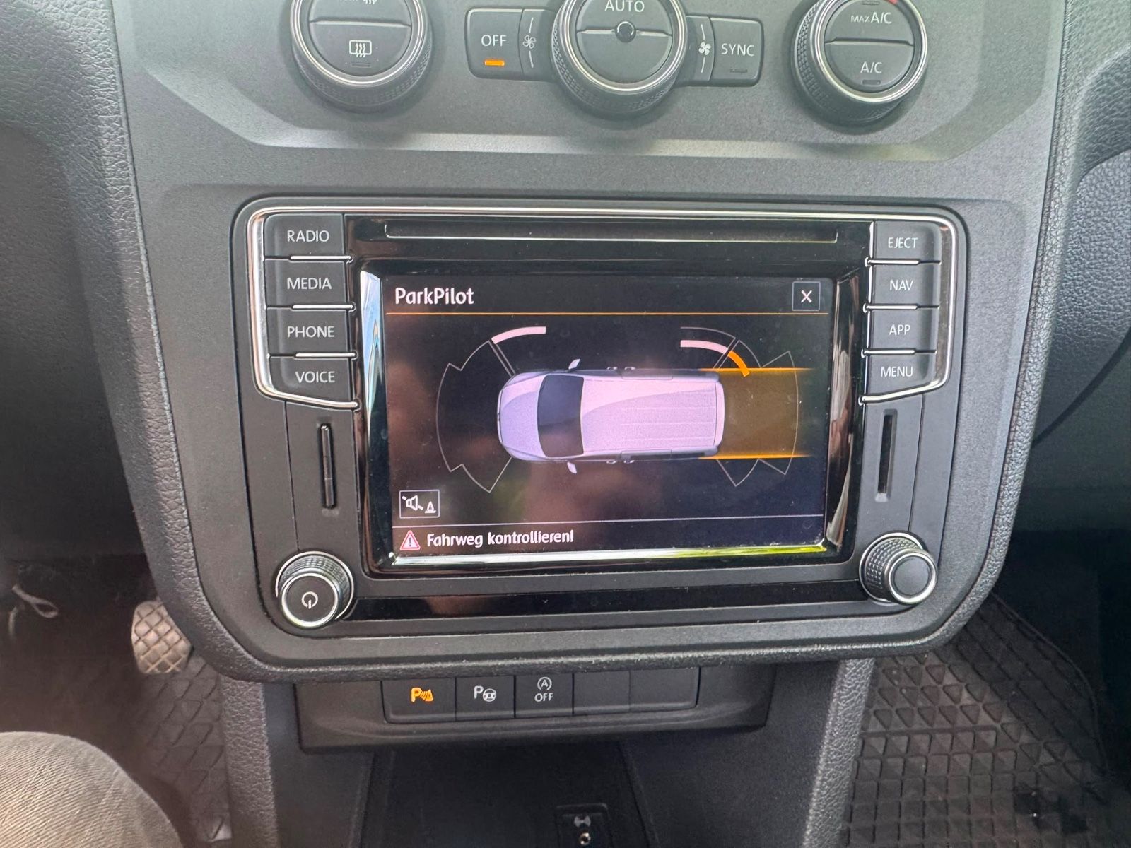 Fahrzeugabbildung Volkswagen Caddy PKW BMT Navi+Bluetooth+Sitzheizung