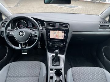 Fahrzeugabbildung Volkswagen Golf Variant 1.6 TDI JOIN ACC/Navi/PDC/SHZ/GJR