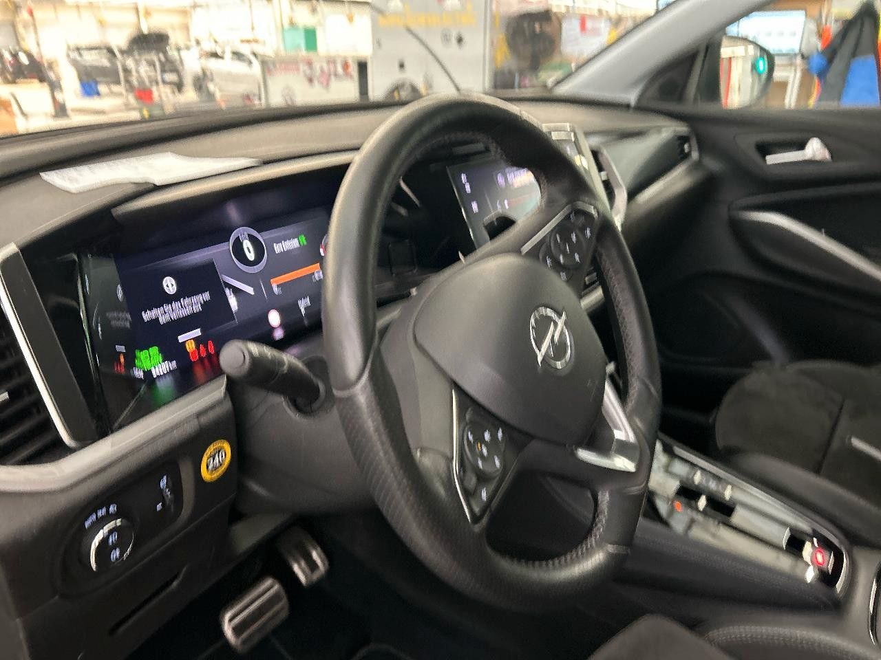 Fahrzeugabbildung Opel Grandland (X) 1.6T GSe HYBRID 4X4 NAVI/LED/SPORT