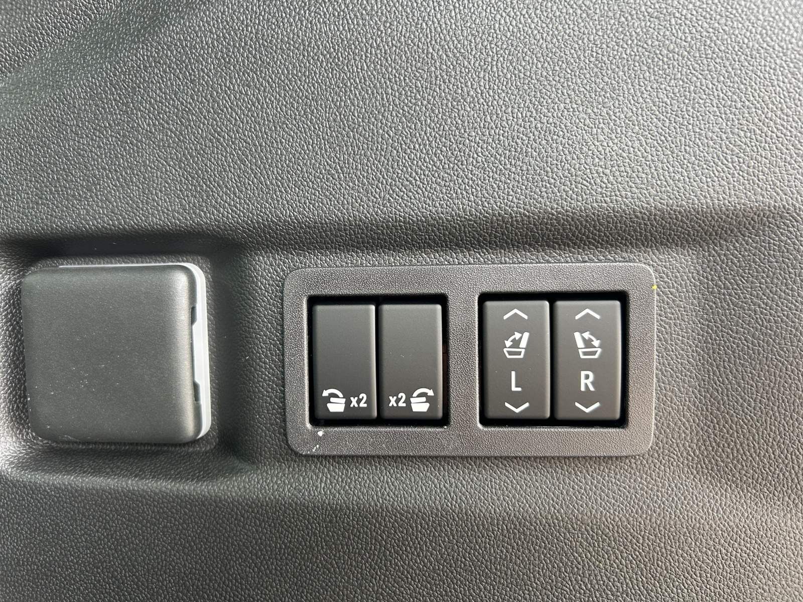 Fahrzeugabbildung Chevrolet Tahoe RST 6.2 MY26 LUFTFAHRWERK/8-SITZER/24"/AHK
