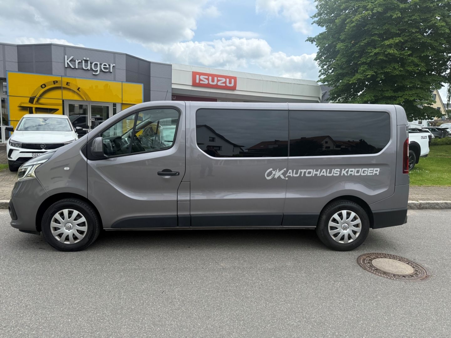 Fahrzeugabbildung Renault Trafic Life L2H1 - 9 Sitze + Rückfahrkamera
