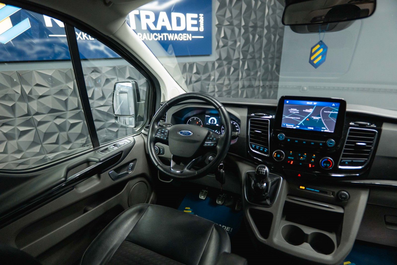 Fahrzeugabbildung Ford Tourneo Custom 320 L2 Sport | 8Sitze | ACC | LED