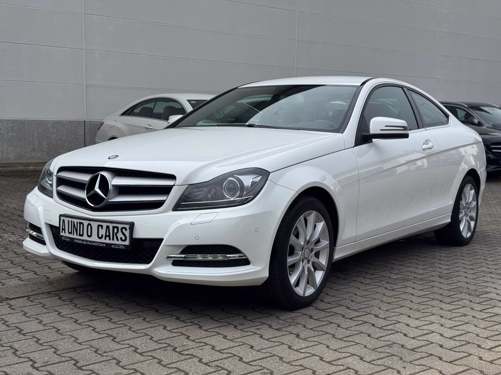 Mercedes-Benz C 180 C Coupe /BI-XENON/SHZ/MFL/2HAND/