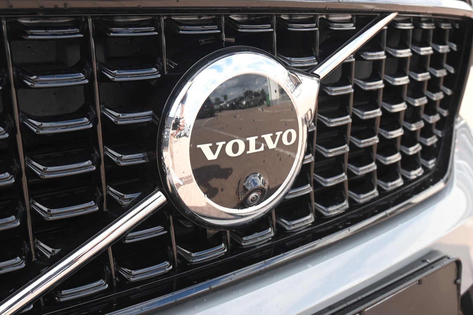 Fahrzeugabbildung Volvo XC40 B4 DKG Dark*PANO*STDHZG*360°*ACC*AHK*VOLL *