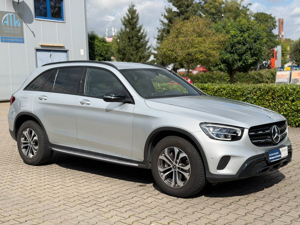 Image of Mercedes-Benz GLC 220