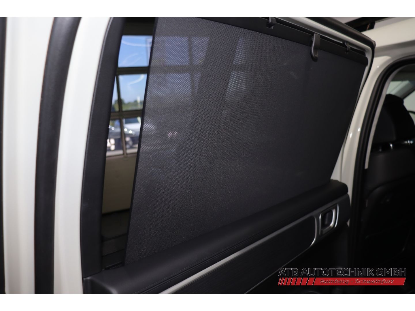 Fahrzeugabbildung Hyundai SANTA FE PHEV 1.6 T-GDI 4WD Signature Navi Leder