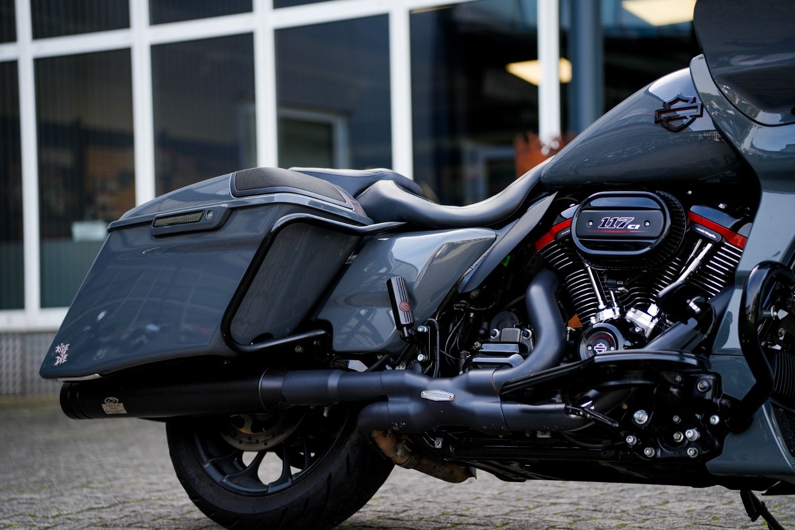Fahrzeugabbildung Harley-Davidson FLTRXSE CVO Road Glide - JEKILL & HYDE -