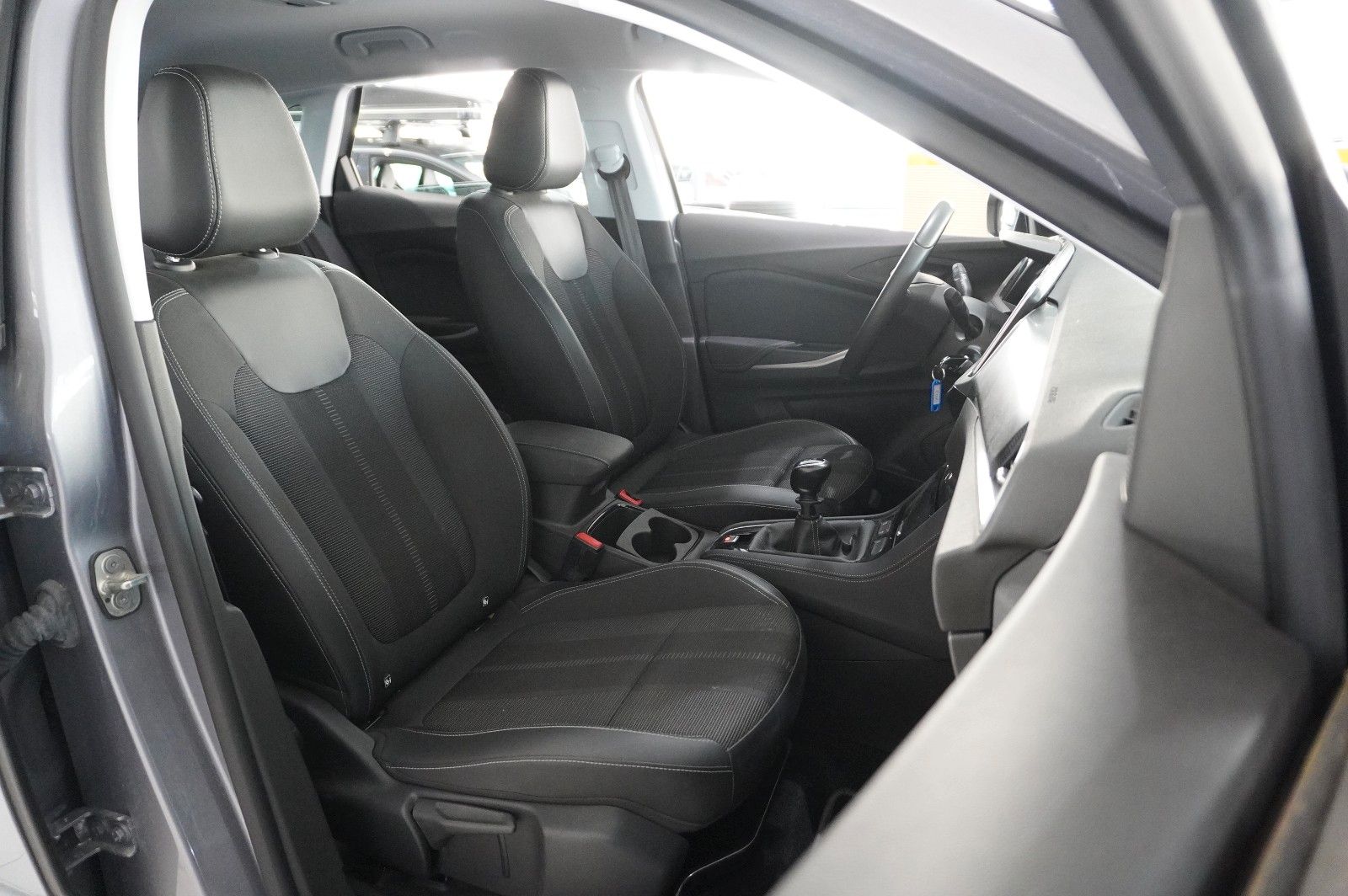 Fahrzeugabbildung Opel Grandland (X) 1.2T GS SPORT NAVI/LED/VIRT./DAB+