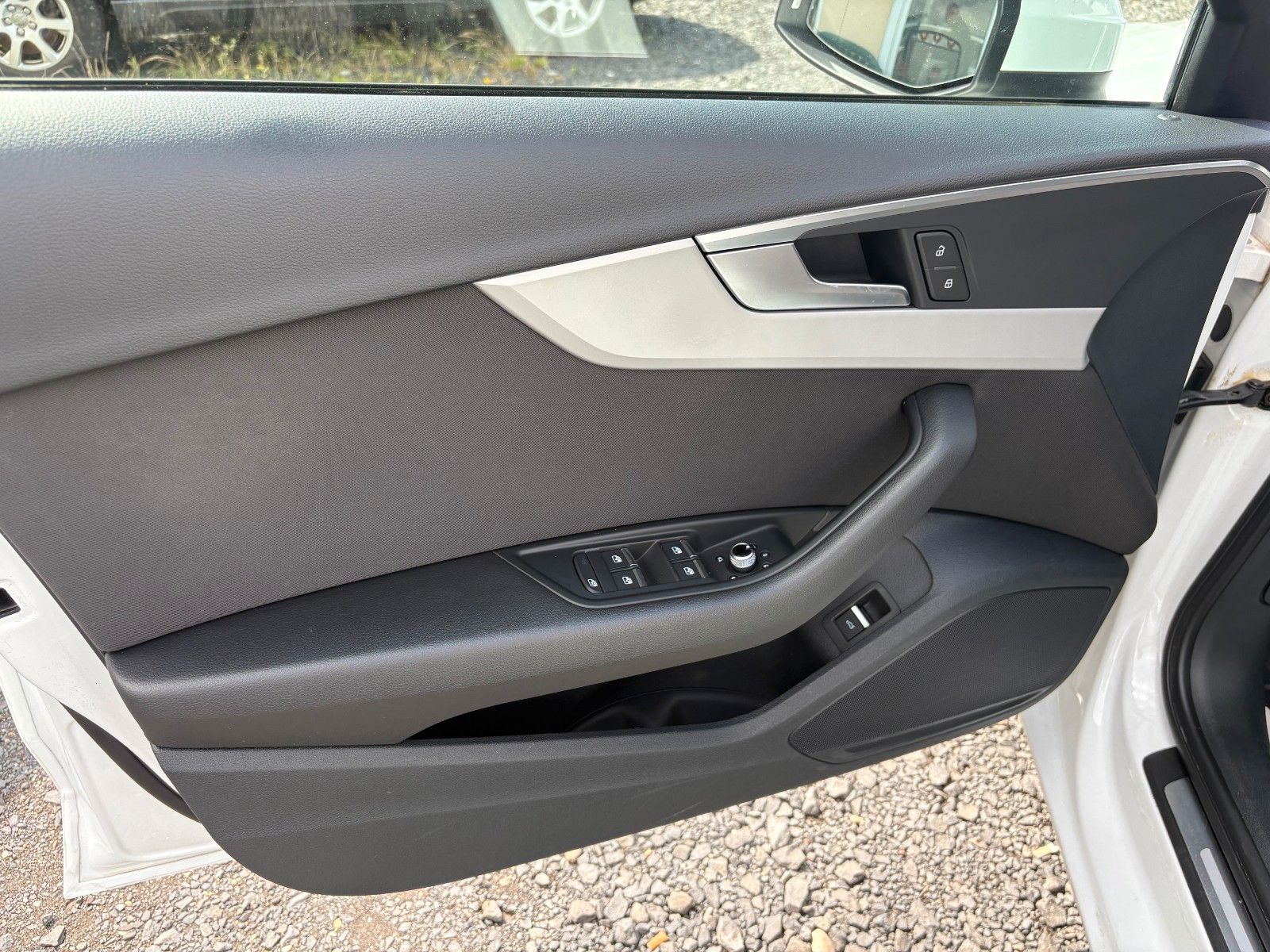 Fahrzeugabbildung Audi A4 Avant 35 TDI basis Navi AHK 1.HAND LED SPORTS