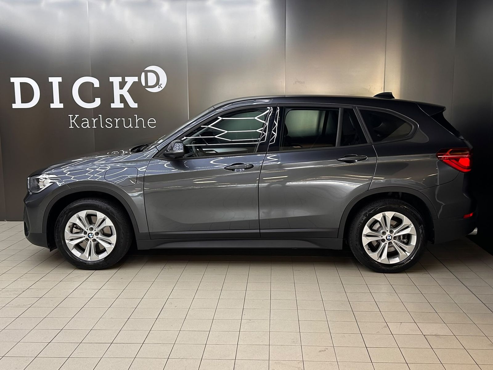Fahrzeugabbildung BMW X1 25e xDr Advant LEDER+LED+NAVI+SHZ+ACC+PDC+MF+