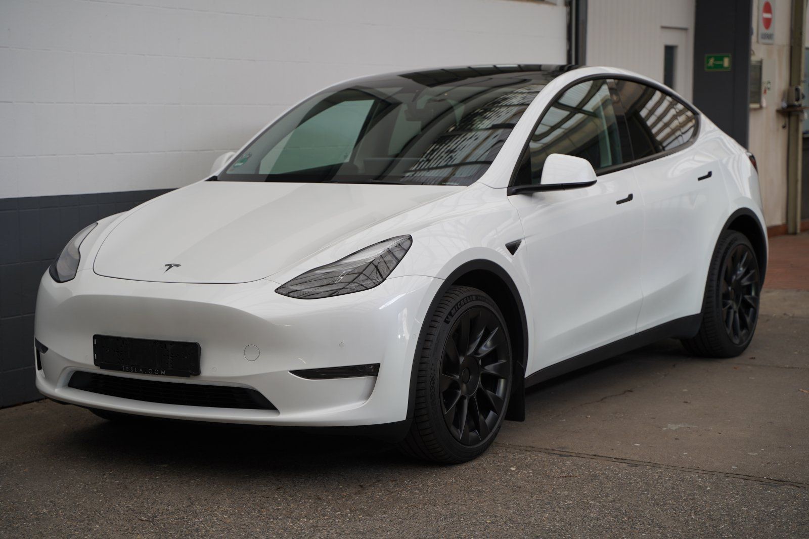 Tesla Model Y Standard Range RWD 20-Zoll AHK foto 2