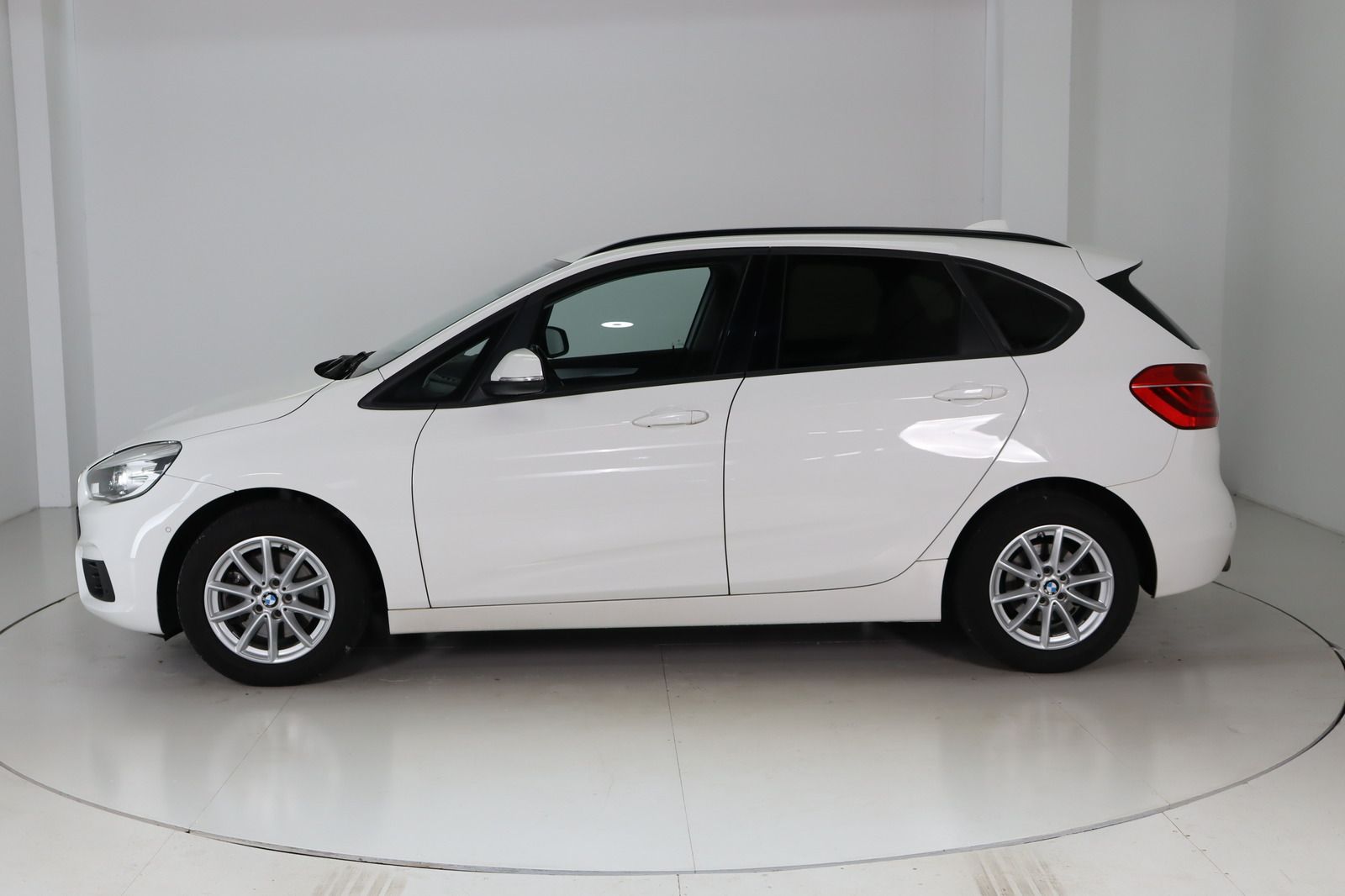 Fahrzeugabbildung BMW 218 i Active Tourer LED * Navi * PDC * Sitzhzg.