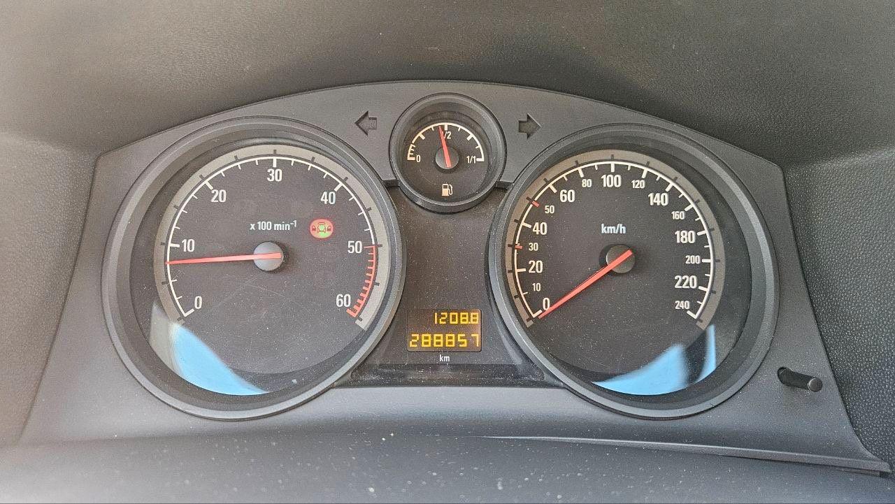 Opel Astra 2010 — photo 13