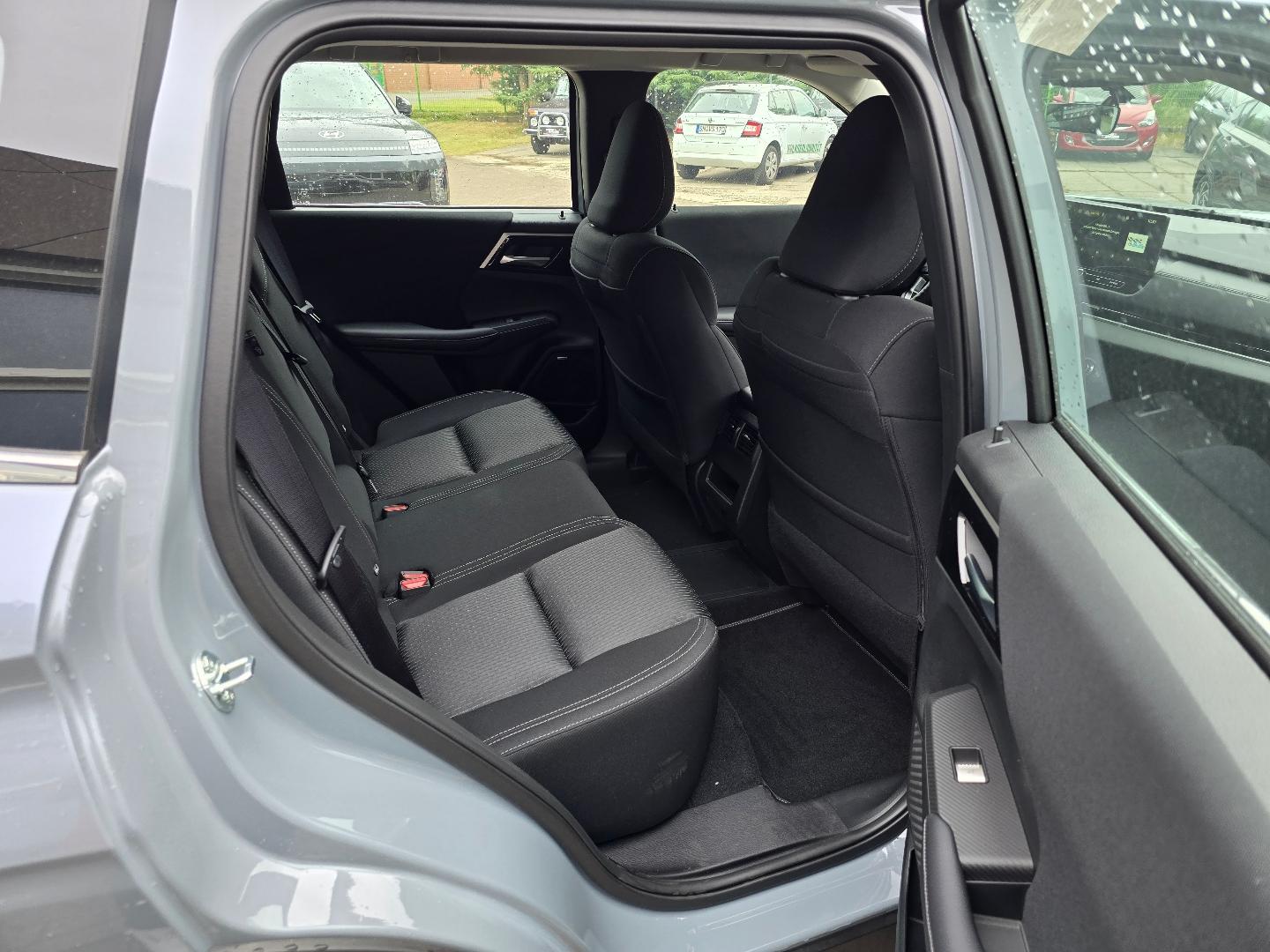 Mitsubishi Outlander 2.4L PHEV BASIS