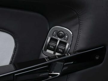 2016 Aston Martin V12 VANTAGE 缩略图 24