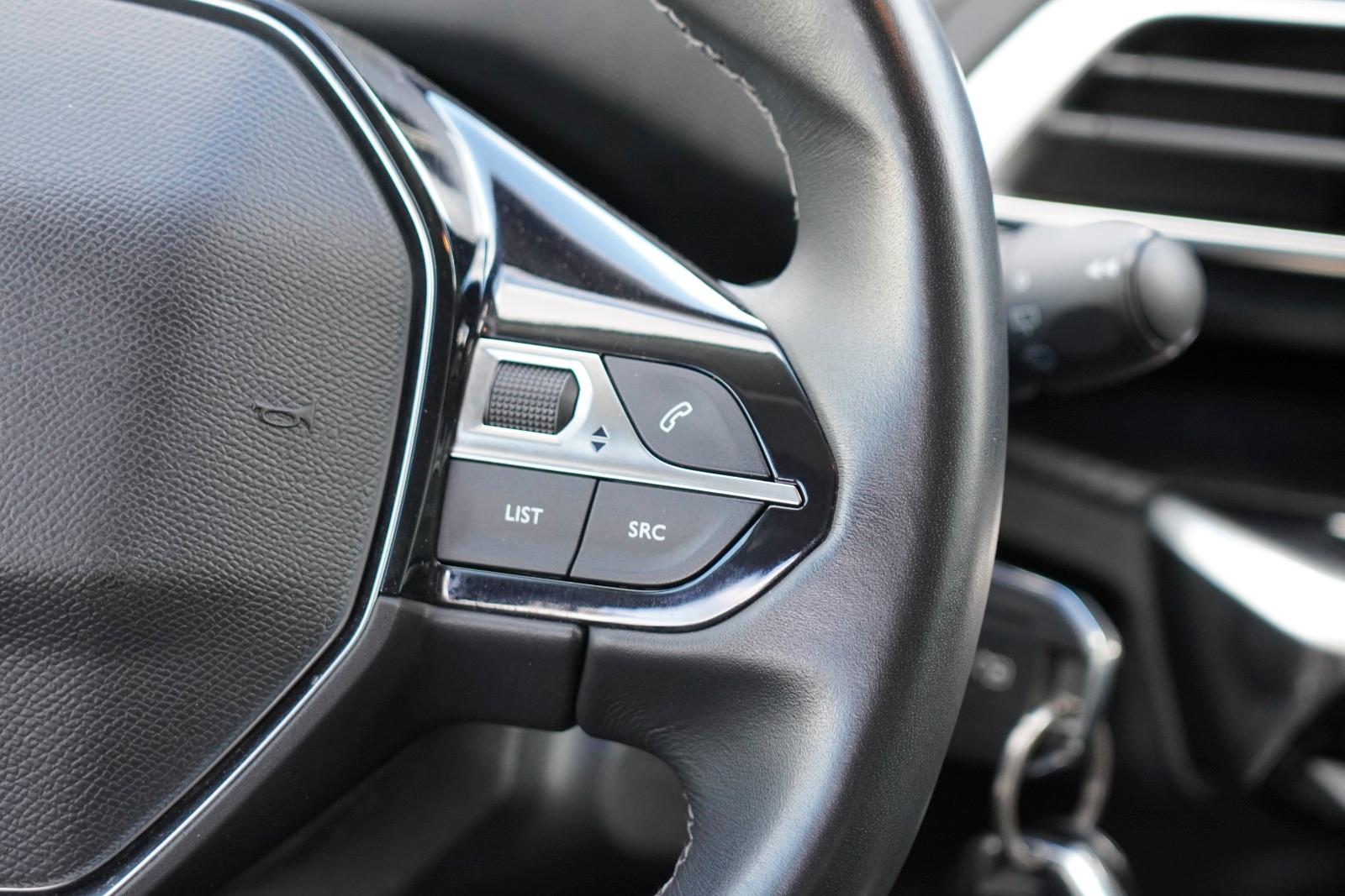 Peugeot 3008 Active MIT 3 JAHREN GARANTIE !!!