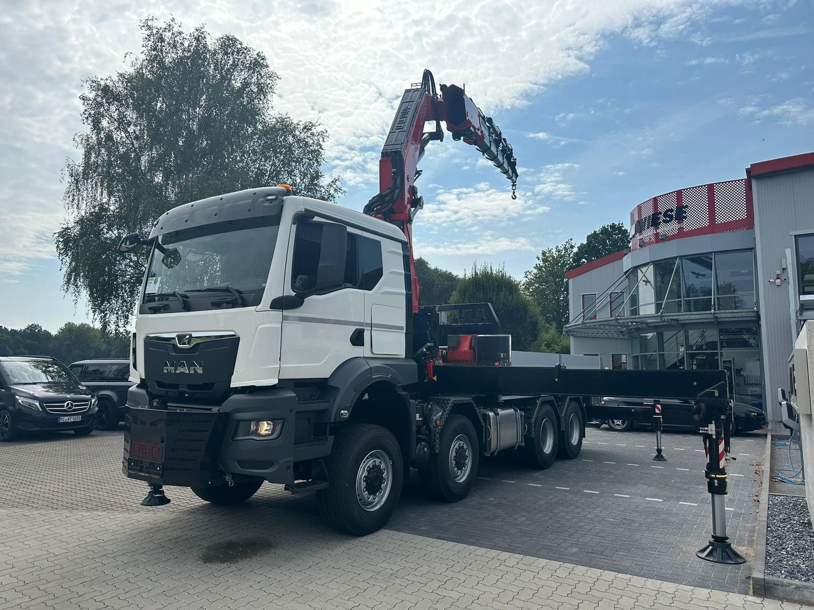 Fahrzeugabbildung MAN TGS 41.520 8x8 mit Fassi Ladekran F710RA.2.26