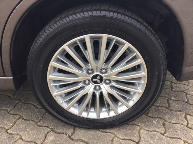 Outlander 2.4 PHEV Intro Edition 4WD SHZ AHK LED