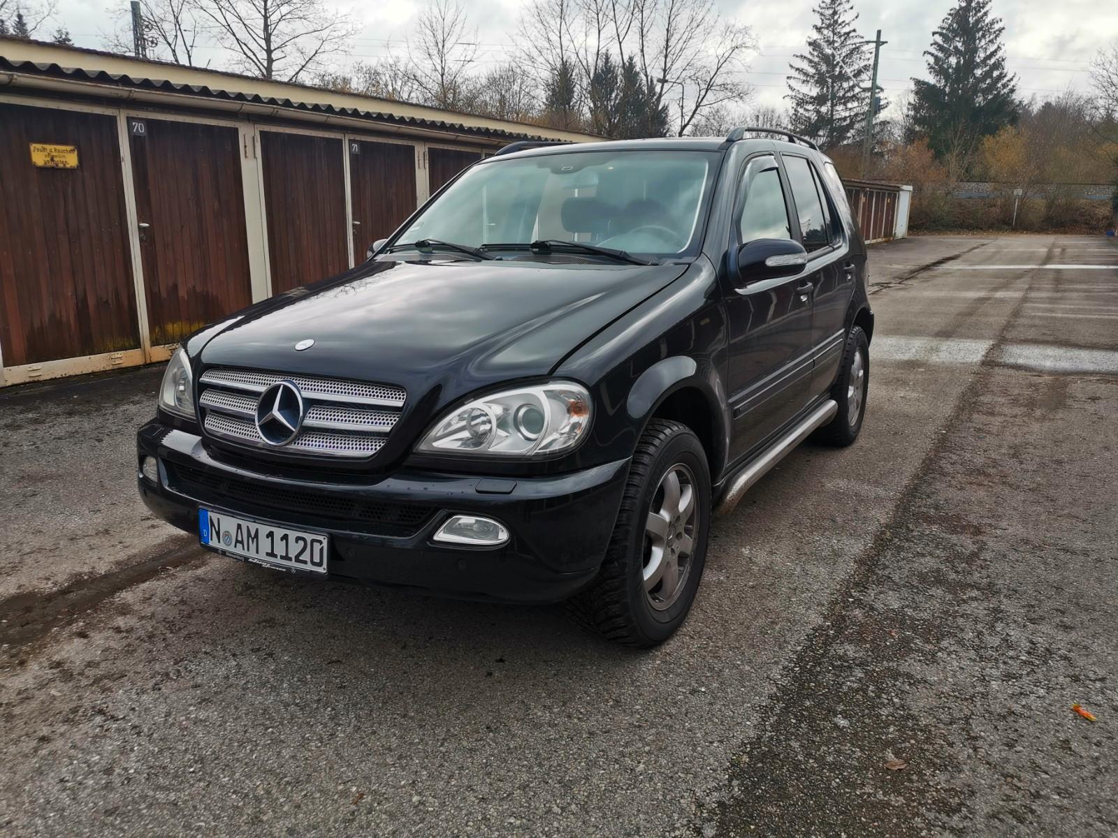 Mercedes-Benz ML350 2004 — interior