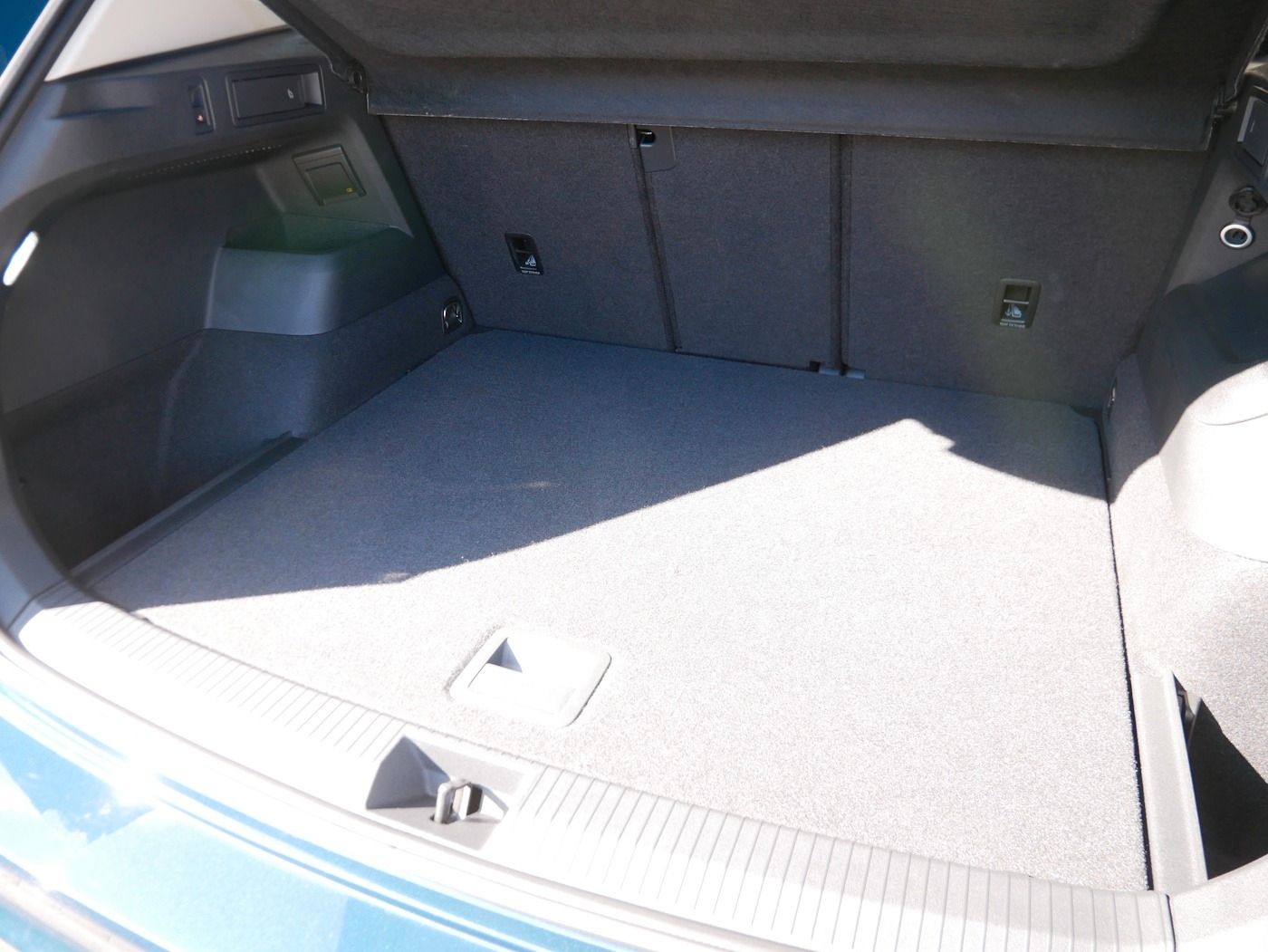 Fahrzeugabbildung Volkswagen Tiguan 2.0 Elegance NEU61T AHK DCC Matrix ACC KA
