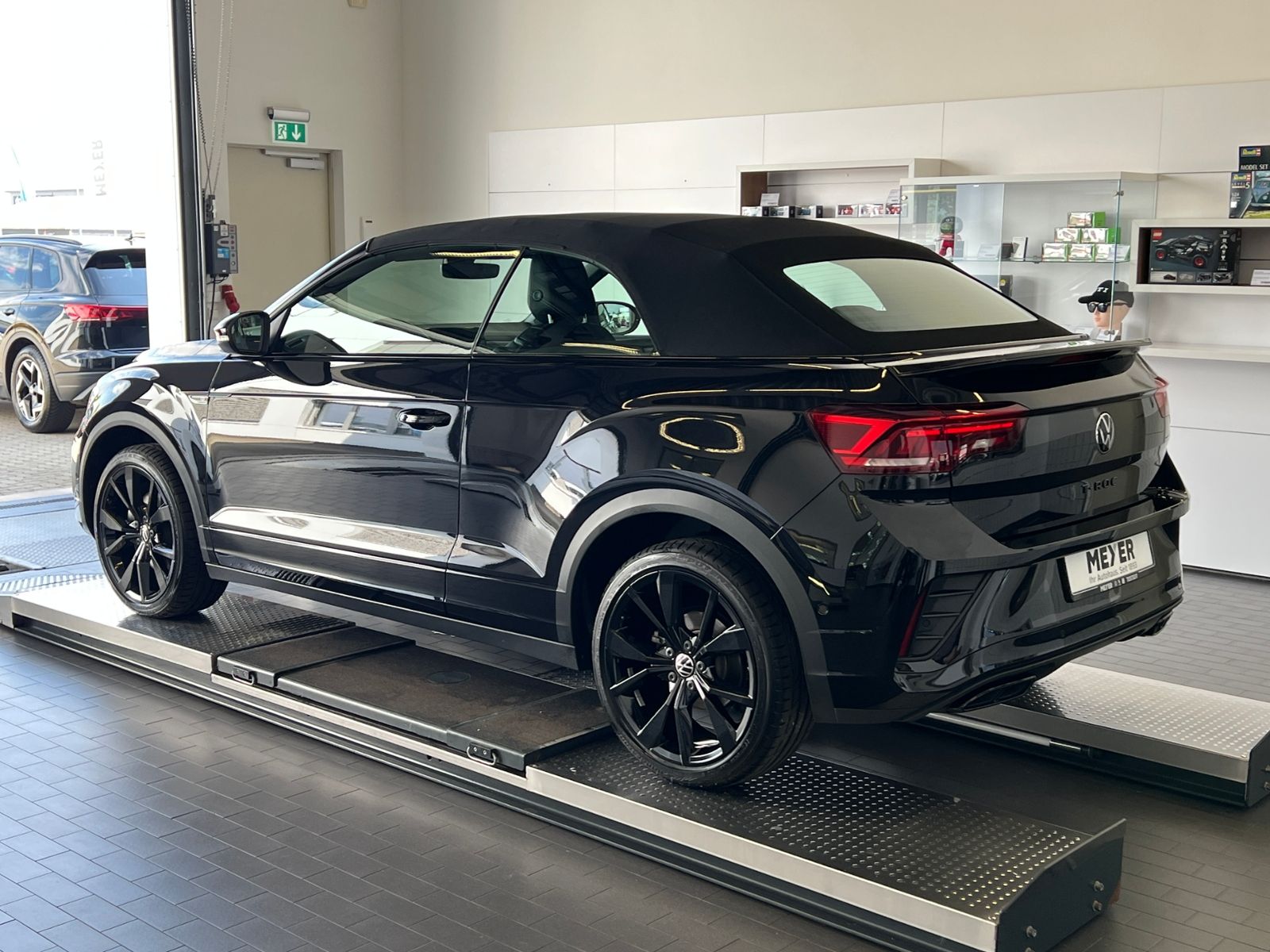 Fahrzeugabbildung Volkswagen T-Roc Cabriolet R-Line 1.5 TSI DSG *BlackStyle,A