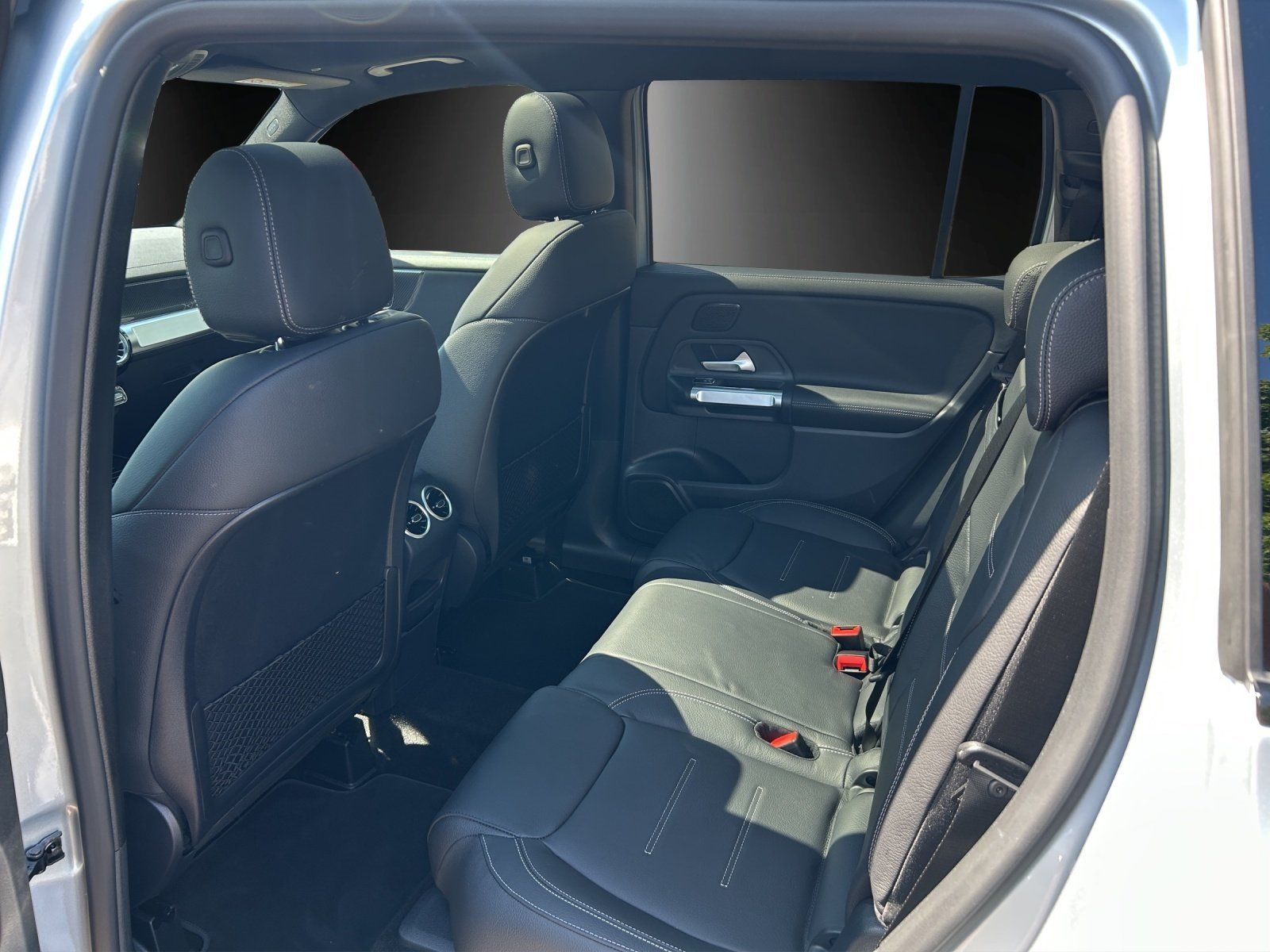 Fahrzeugabbildung Mercedes-Benz GLB220 4M AMG Prem+ DISTR LederPk AHK Night MLED