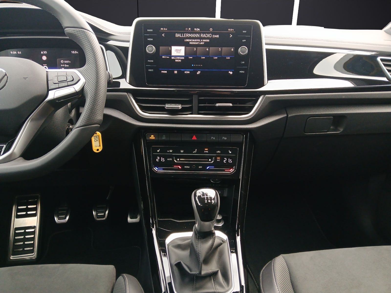 Fahrzeugabbildung Volkswagen T-Roc TSI R-Line LED AHK Navi AID ACC RFK SH