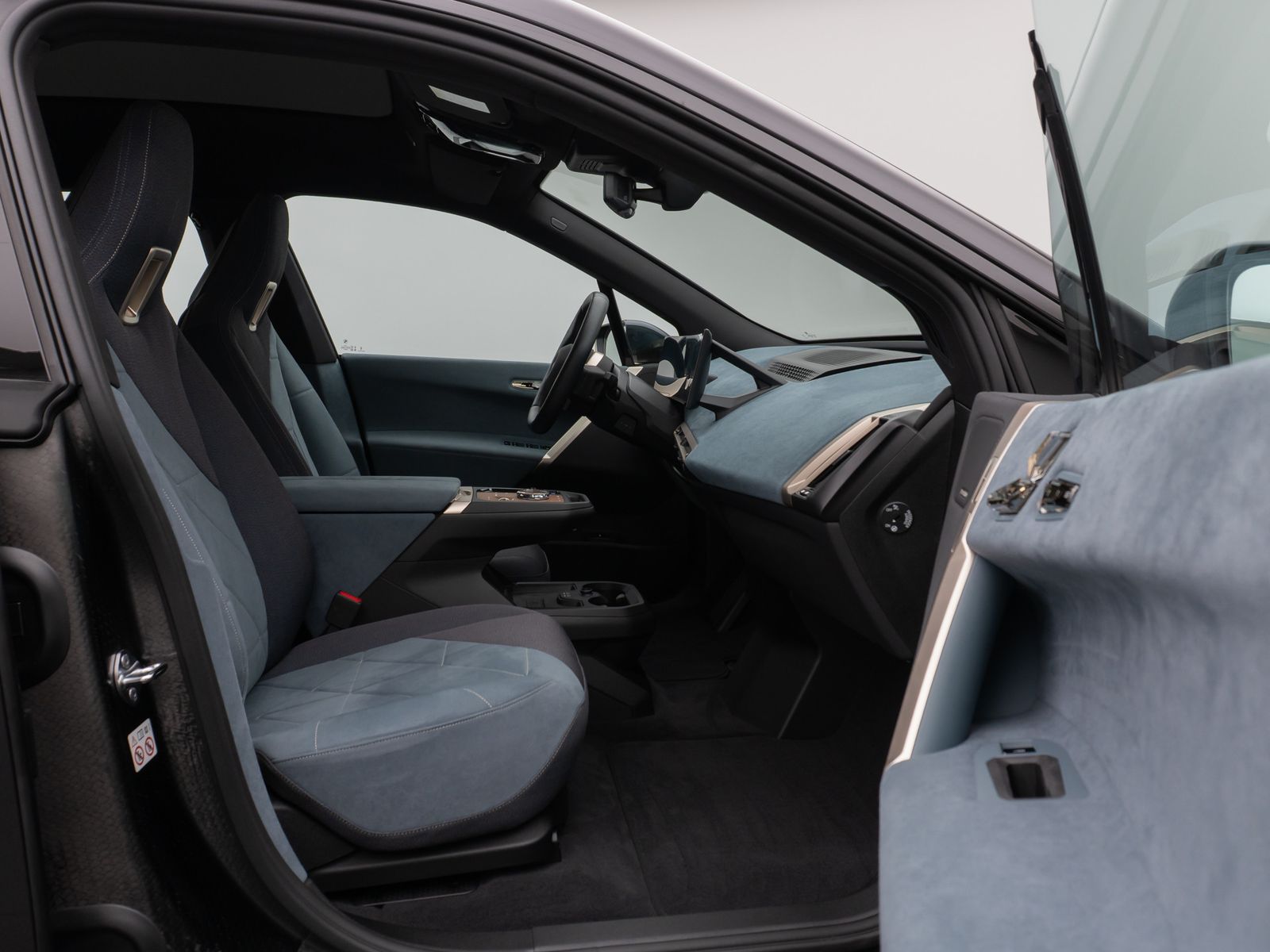 Fahrzeugabbildung BMW iX xD50 Panorama 360°Laser DAB H/K AHK Sport 22"