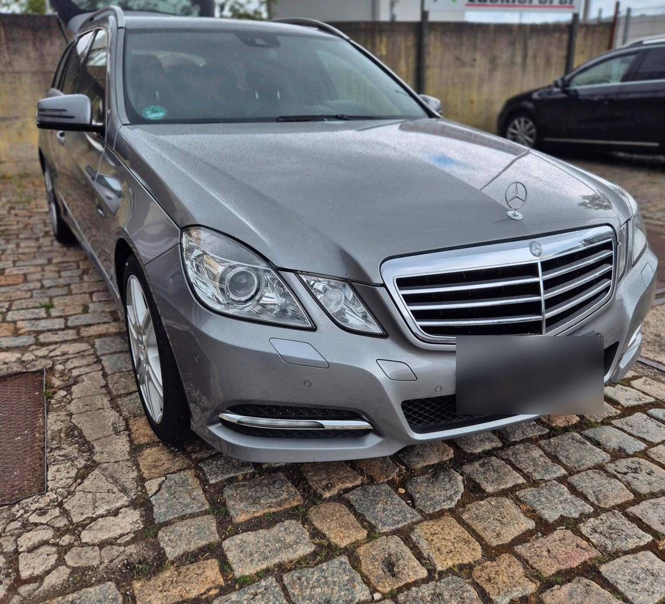Mercedes-Benz  2011 — photo 7