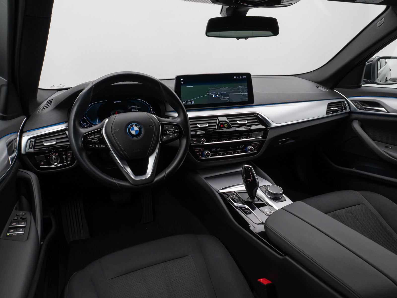 Fahrzeugabbildung BMW 530e xD HUD DAB CockPitPro PDC Komfort Alarm LED