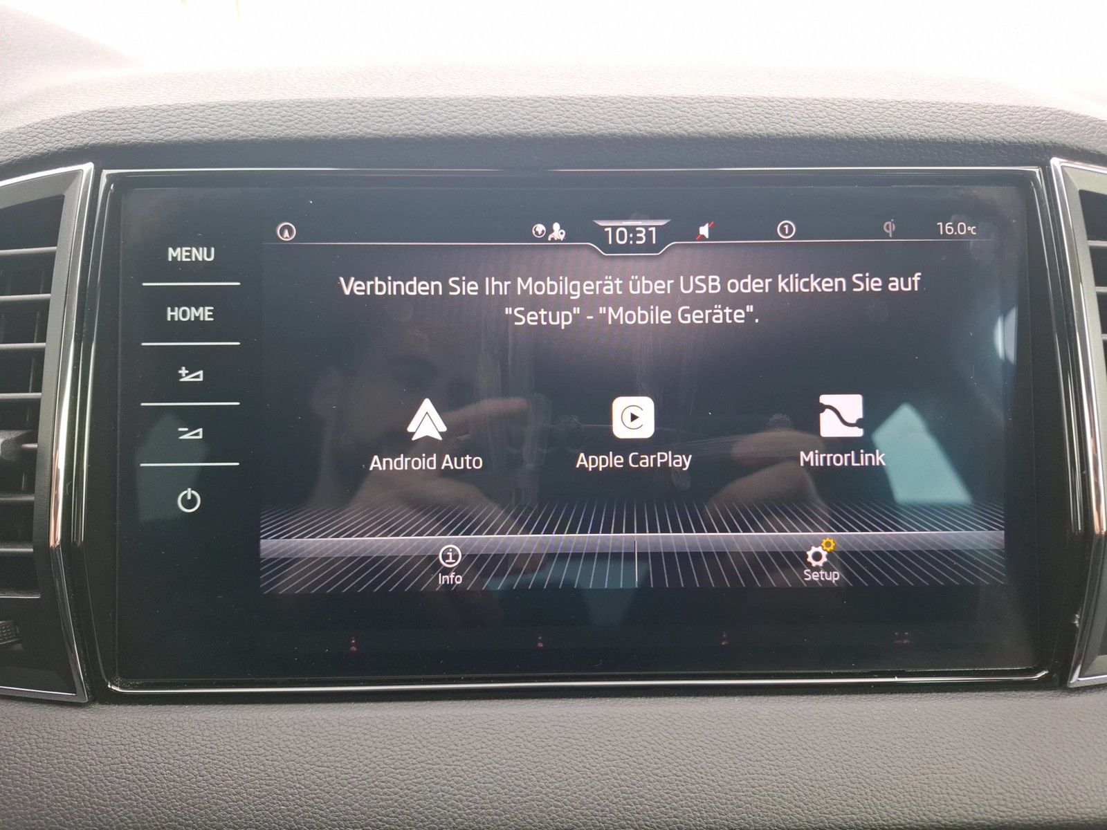 Fahrzeugabbildung SKODA Karoq TDI Tour 4x4 DSG LED AHK Navi GRA RFK SH
