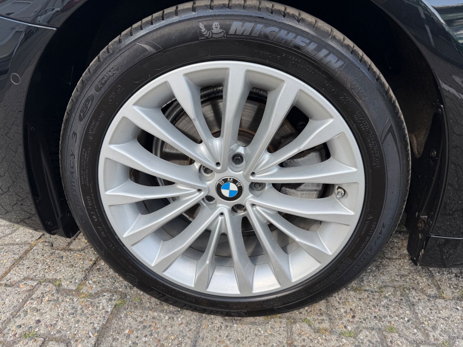 Fahrzeugabbildung BMW 520d Touring xDrive Luxury Line LASER PANO HUD