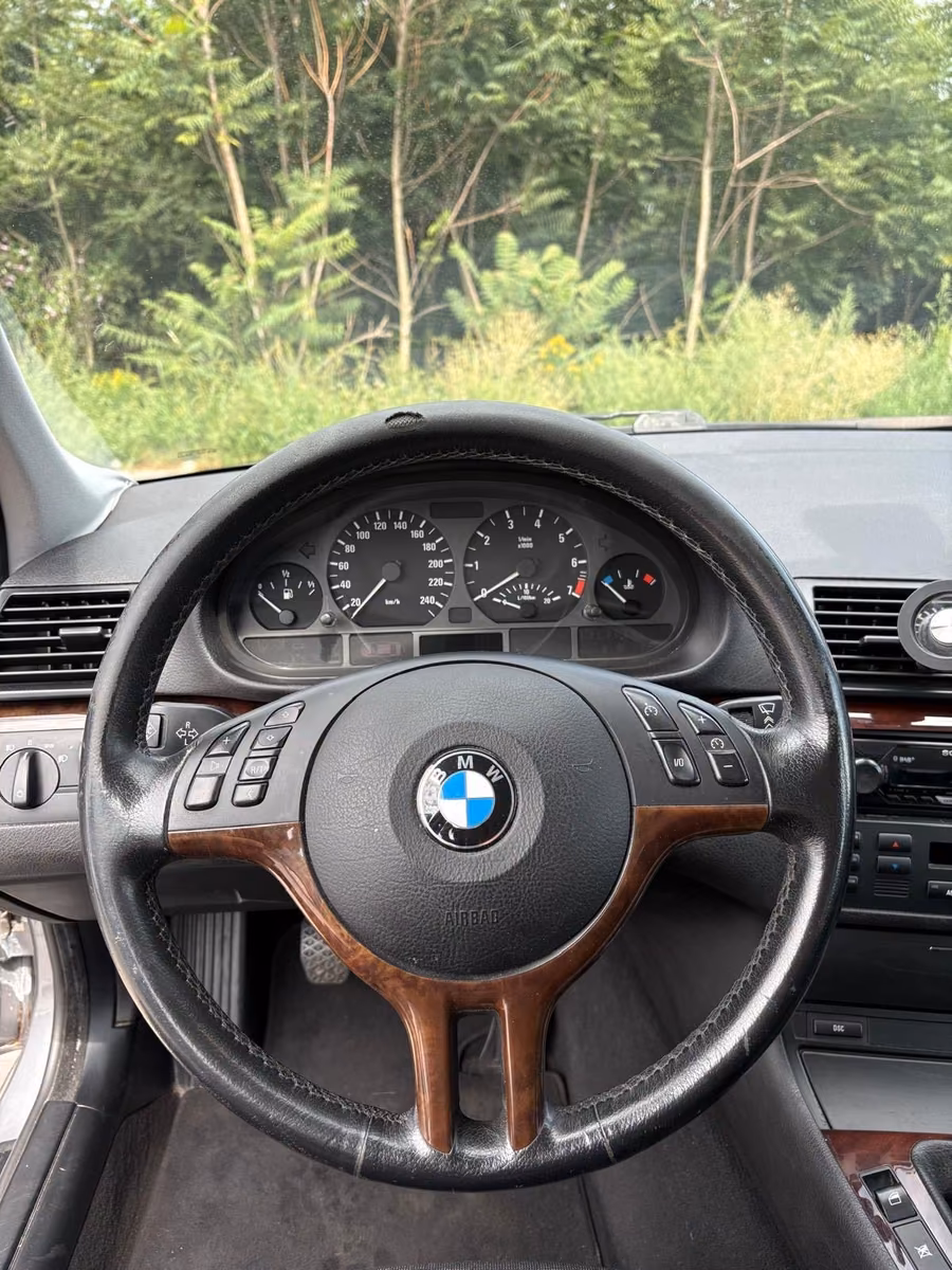 BMW 318 2004 — photo 7