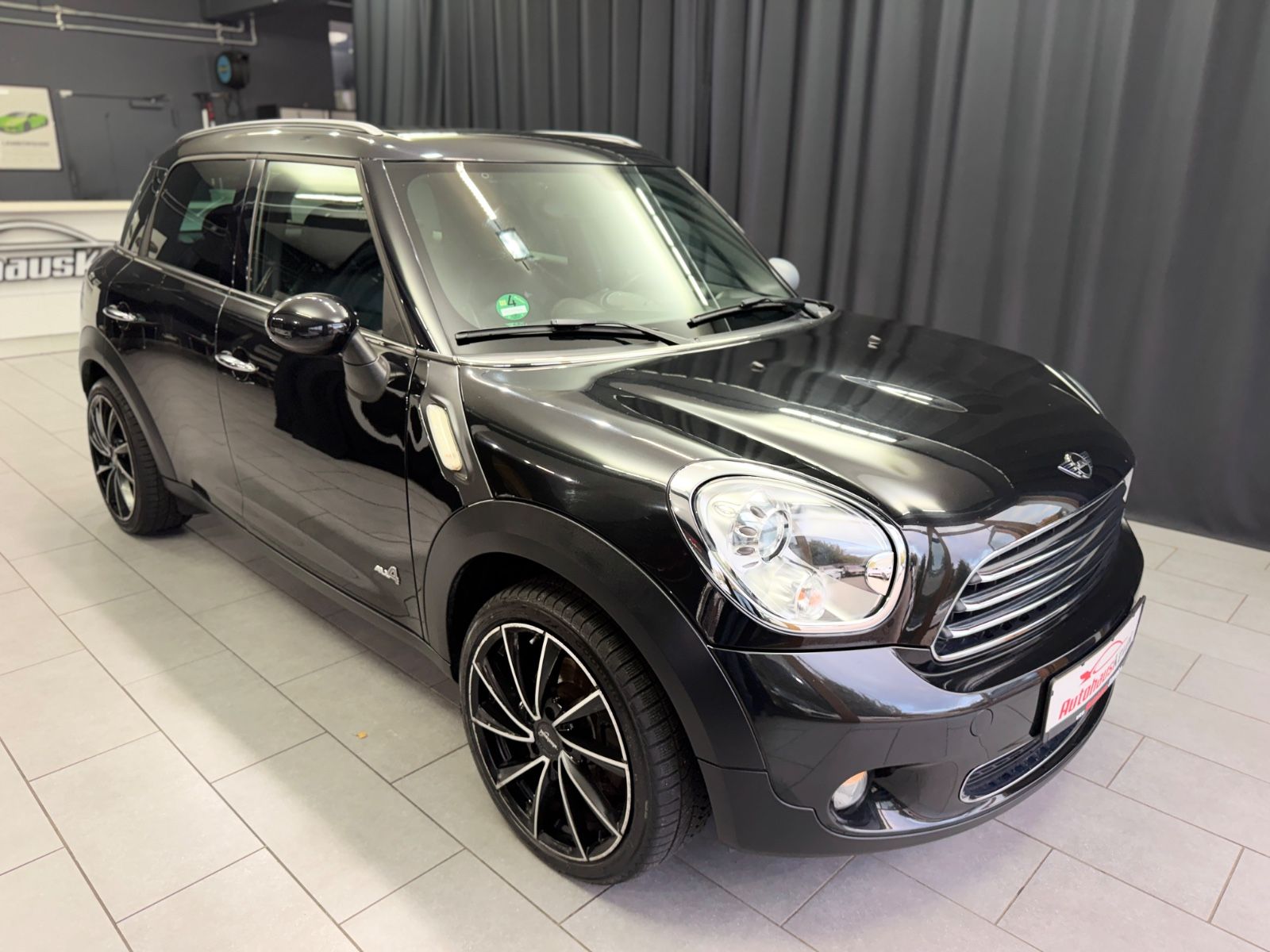 Fahrzeugabbildung MINI COOPER D Countryman Cooper D All4|PANO|NAVI|