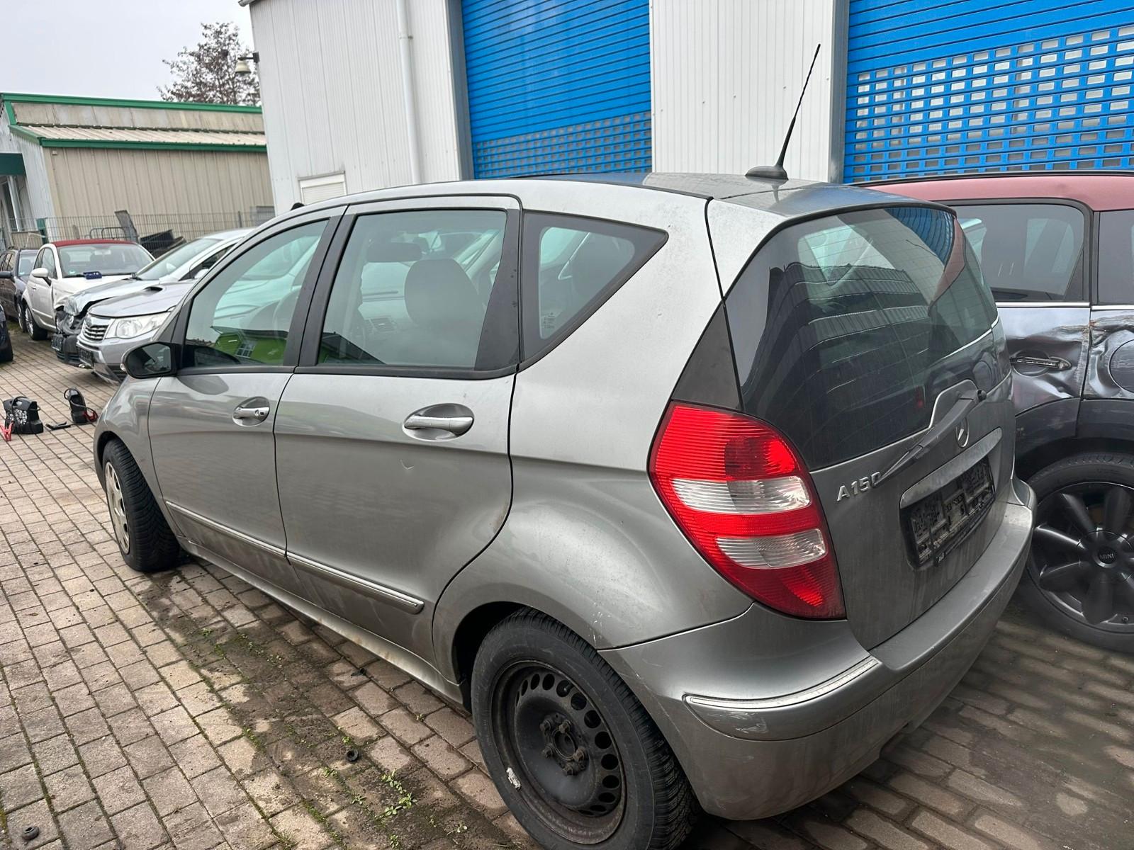 Mercedes-Benz A150 2007 — interior