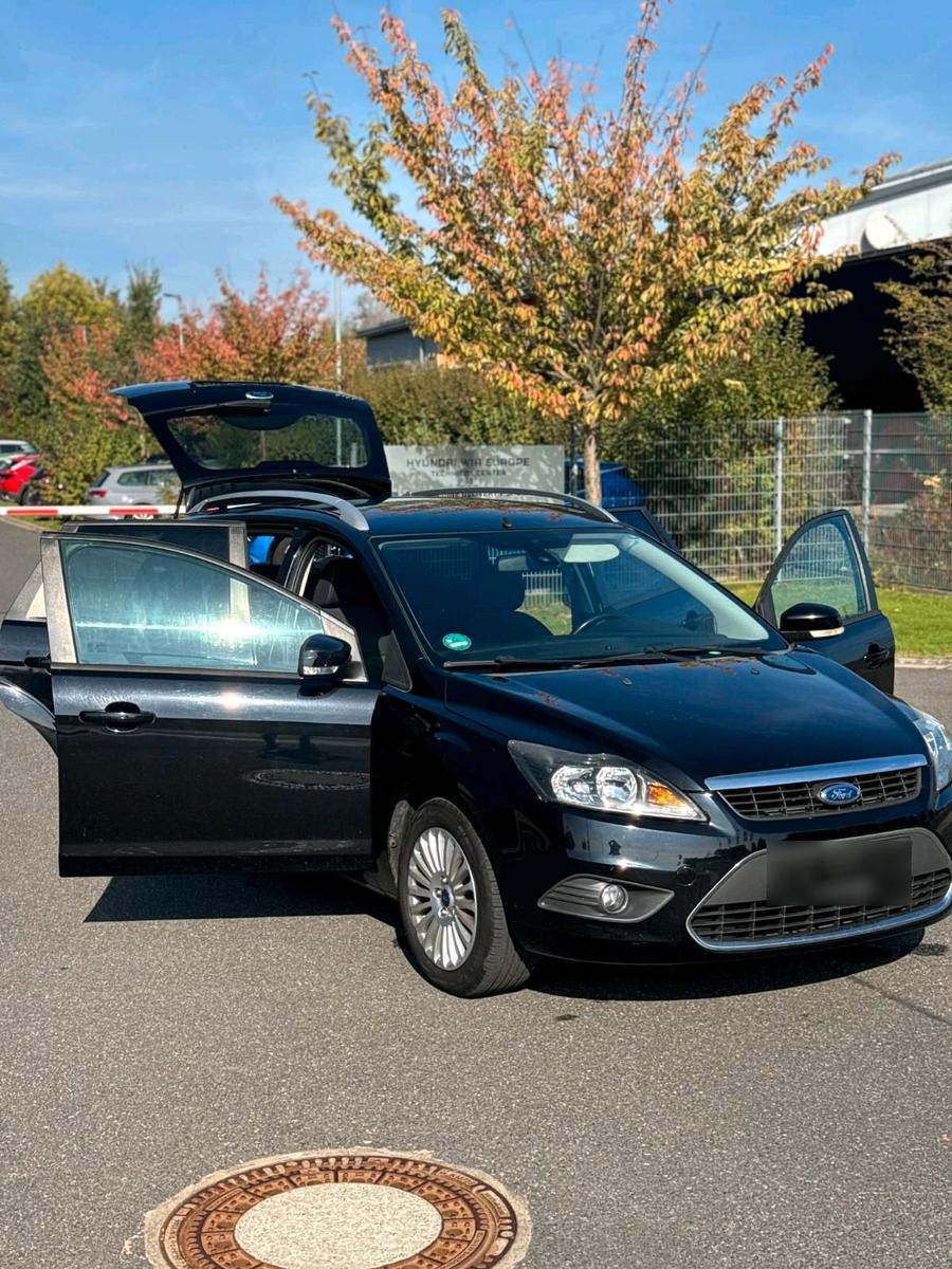Ford Focus 2010 — фото 10