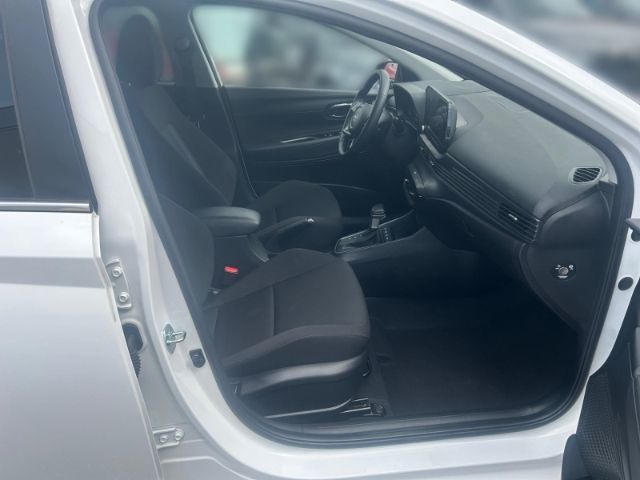 Fahrzeugabbildung Hyundai i20 FL (MY25) 1.0 T-GDI (100 PS) 7-DCT Prime Nav