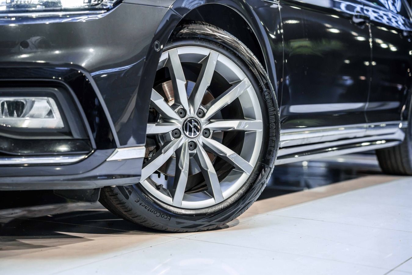 Volkswagen Passat Variant 2.0 TDI DSG 2x R-Line IQ-LED AHK foto 3