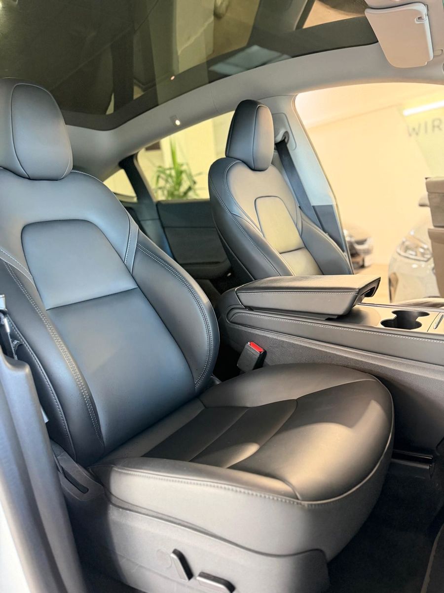 Tesla Model Y RWD Premium Matrix LFP Autop. Zertifikat foto 22