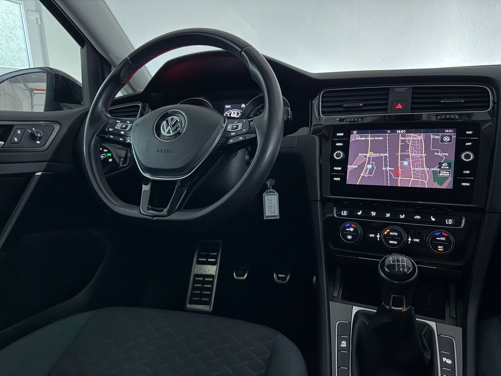 Fahrzeugabbildung Volkswagen Golf VII Lim. IQ.DRIVE BlueMotion/CAR PLAY/ACC