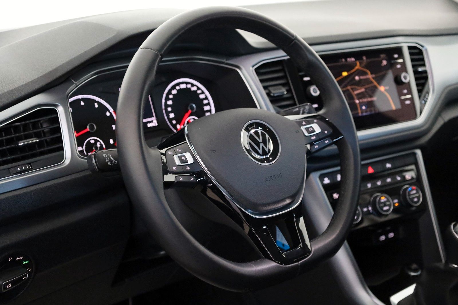 Fahrzeugabbildung Volkswagen T-Roc Active Navi,LED,SH,PDC,Apple CarPlay