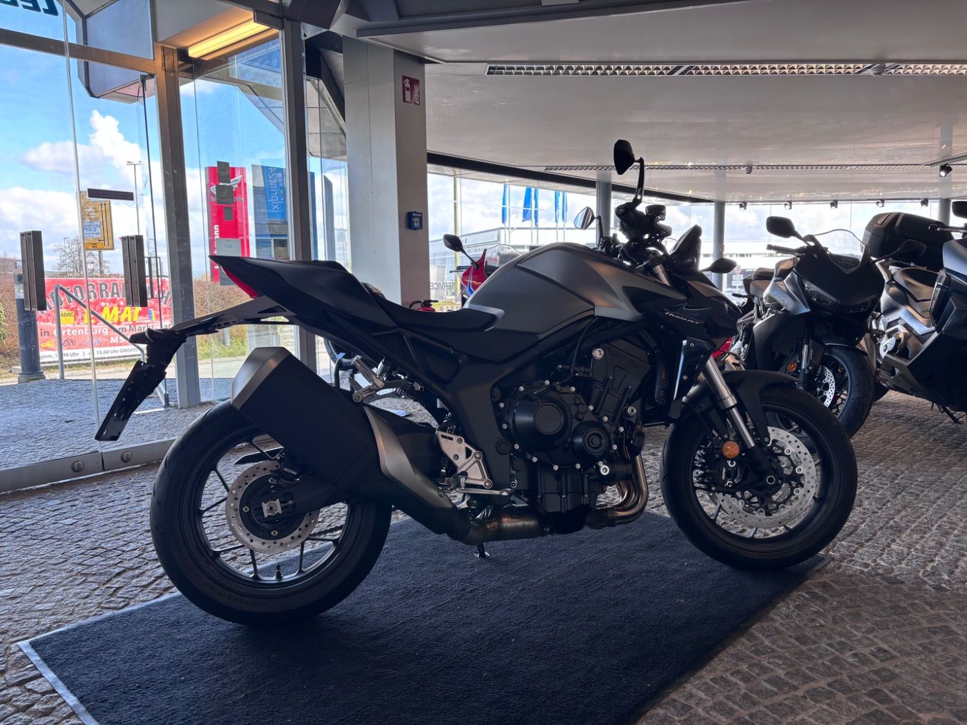 Fahrzeugabbildung Honda CB 1000 Hornet Lenkerendspiegel, Soziusabdeckung