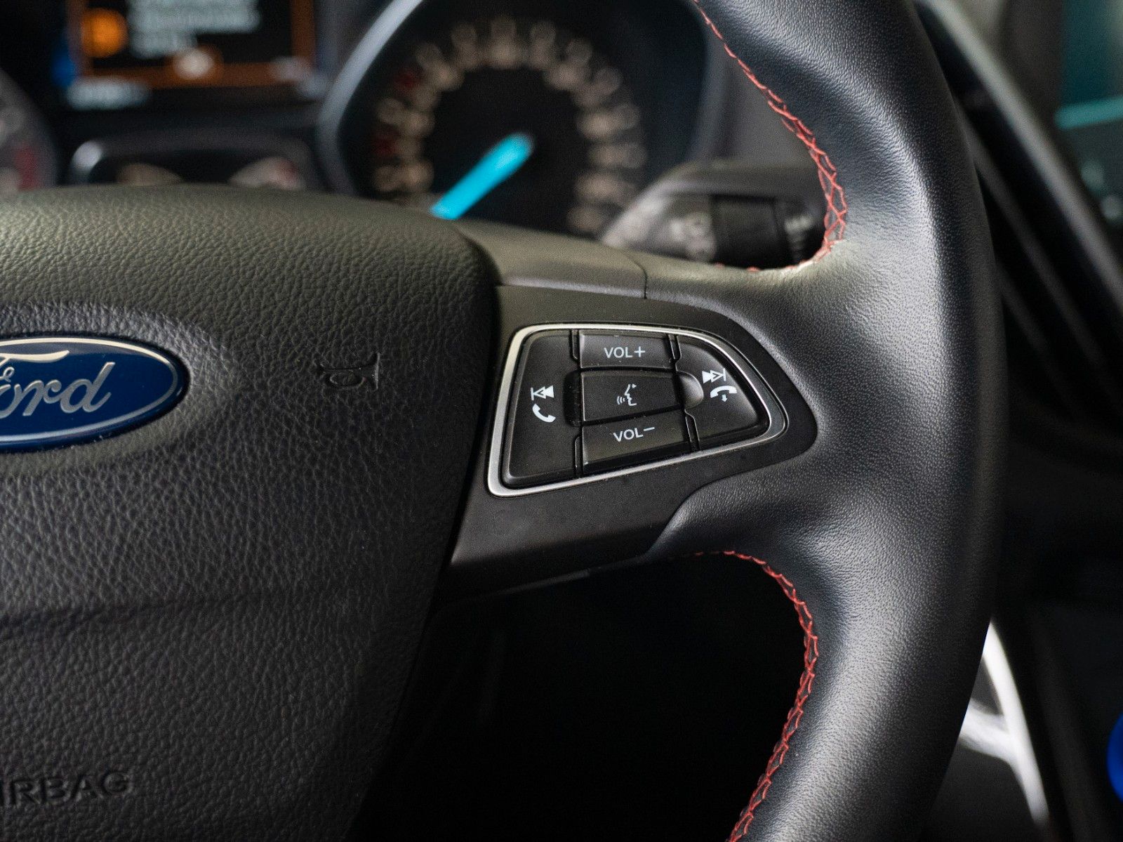 Fahrzeugabbildung Ford Kuga ST-Line WINTER-P./NAVI/KAMERA